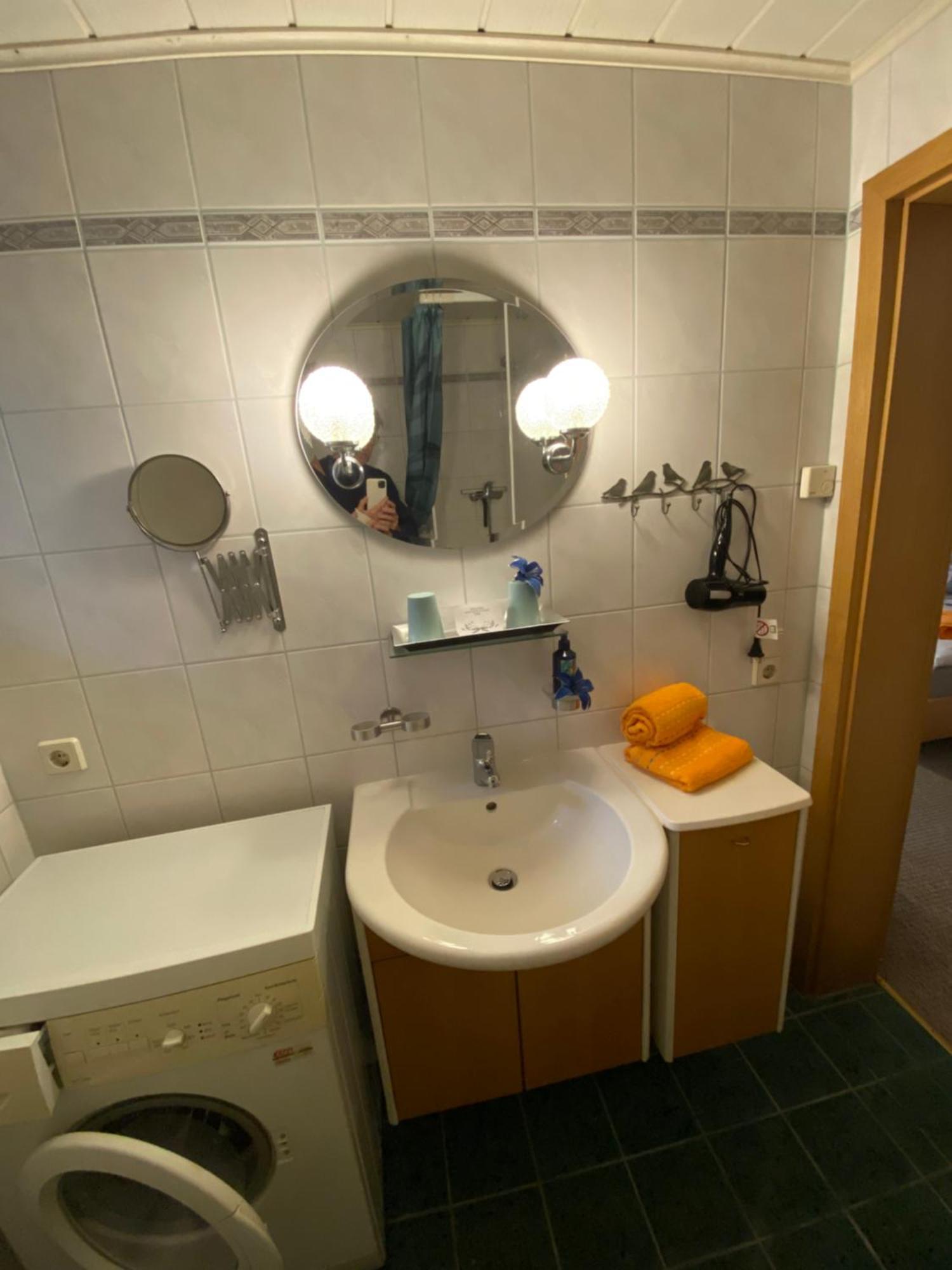 Grosse Helle Wohnung Am Wald In Bad Saarow Nahe Gruenheide Und Berlin Souterrain Exterior photo